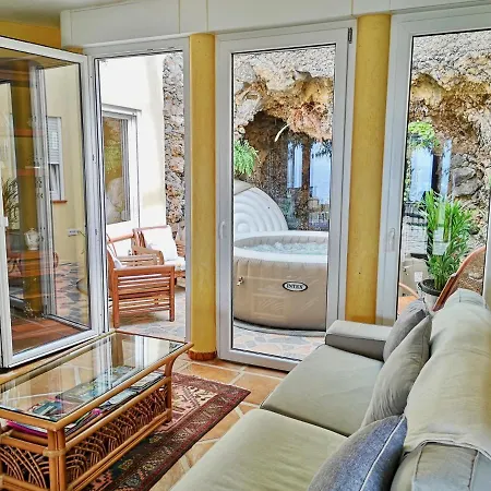 Feriehus Ancon House *